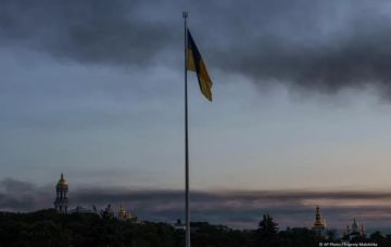 Украина теряет по 45 миллионов долларов в час из-за простоя предприятий во время воздушной тревоги, пишет Guardian