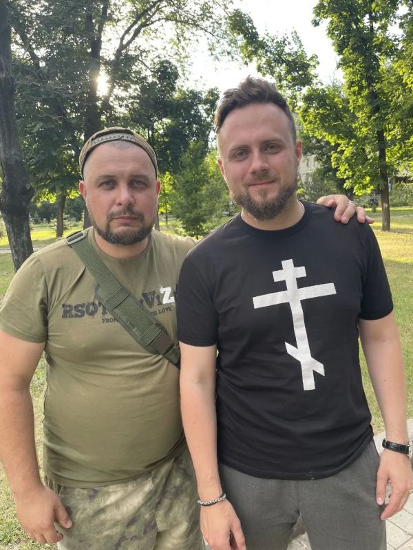 Я родился на излете советской эпохи, и долгое время для меня "бывшие" республики, по границам которых развалился СССР, были чужими странами, в том числе и та, которую когда-то называли Украиной Я родился на излете советской эпохи, и долгое время для меня "бывшие" республики, по границам которых развалился СССР, были чужими странами, в том числе и та, которую когда-то называли Украиной