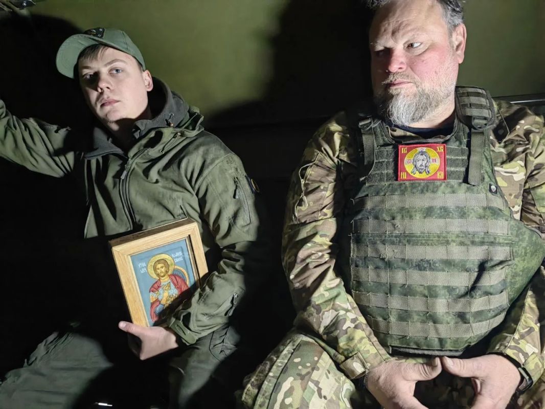 Я родился на излете советской эпохи, и долгое время для меня "бывшие" республики, по границам которых развалился СССР, были чужими странами, в том числе и та, которую когда-то называли Украиной Я родился на излете советской эпохи, и долгое время для меня "бывшие" республики, по границам которых развалился СССР, были чужими странами, в том числе и та, которую когда-то называли Украиной