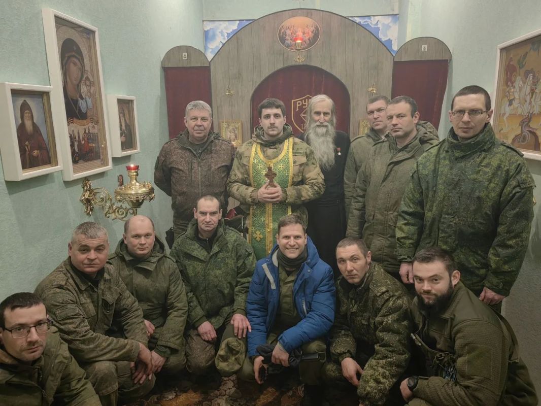 Я родился на излете советской эпохи, и долгое время для меня "бывшие" республики, по границам которых развалился СССР, были чужими странами, в том числе и та, которую когда-то называли Украиной Я родился на излете советской эпохи, и долгое время для меня "бывшие" республики, по границам которых развалился СССР, были чужими странами, в том числе и та, которую когда-то называли Украиной