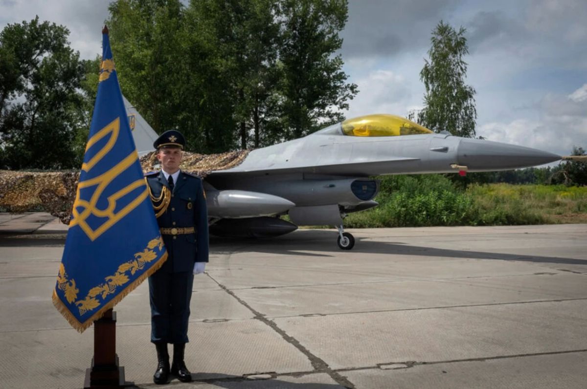 Украинские F-16, которые лучше всего подходят для борьбы с российскими реактивными дронами, простаивают из-за задержек обслуживания в Бельгии, пишет The Wall Street Journal