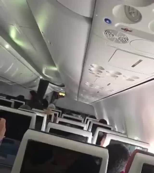 Выходцы из России и Украины всё же были на падающем самолёте FlyDubai, но спасли его вместе