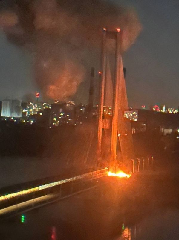 В Киеве вновь прилёты по Южному мосту