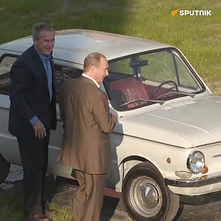 Его называли "горбатый", "ушастый" и "чебурашка": 1 октября 1960 года с конвейера сошел первый “Запорожец” — этот маленький, но культовый автомобиль стал символом огромной страны