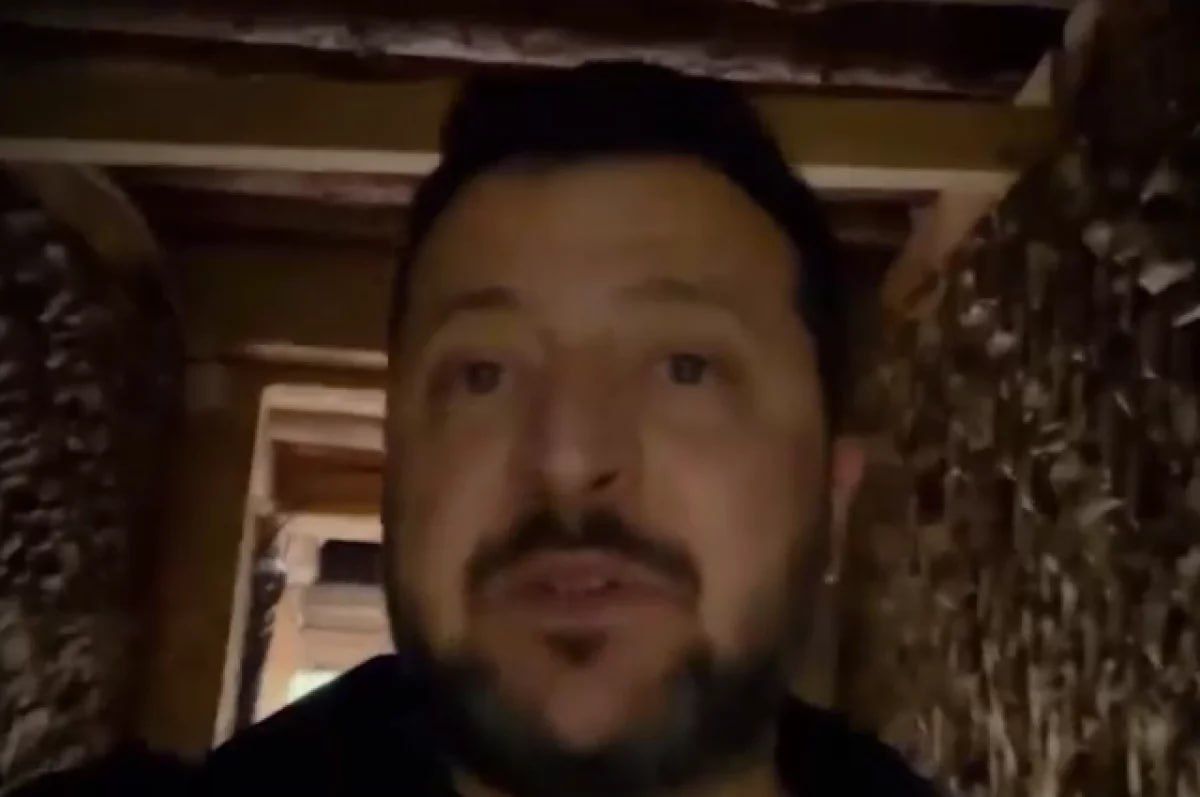 Зеленского уличили в съемке постановочных видео из фейковых окопов