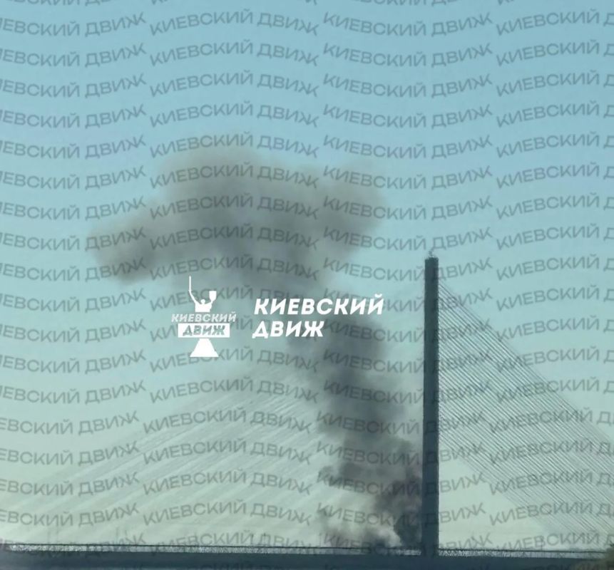 Южный мост в Киеве повторно атакован дроном