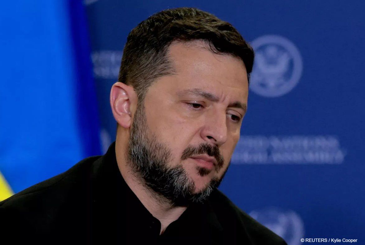 Зеленский признал, что дыра в бюджете Украины мешает Киеву производить оружие, пишет FT