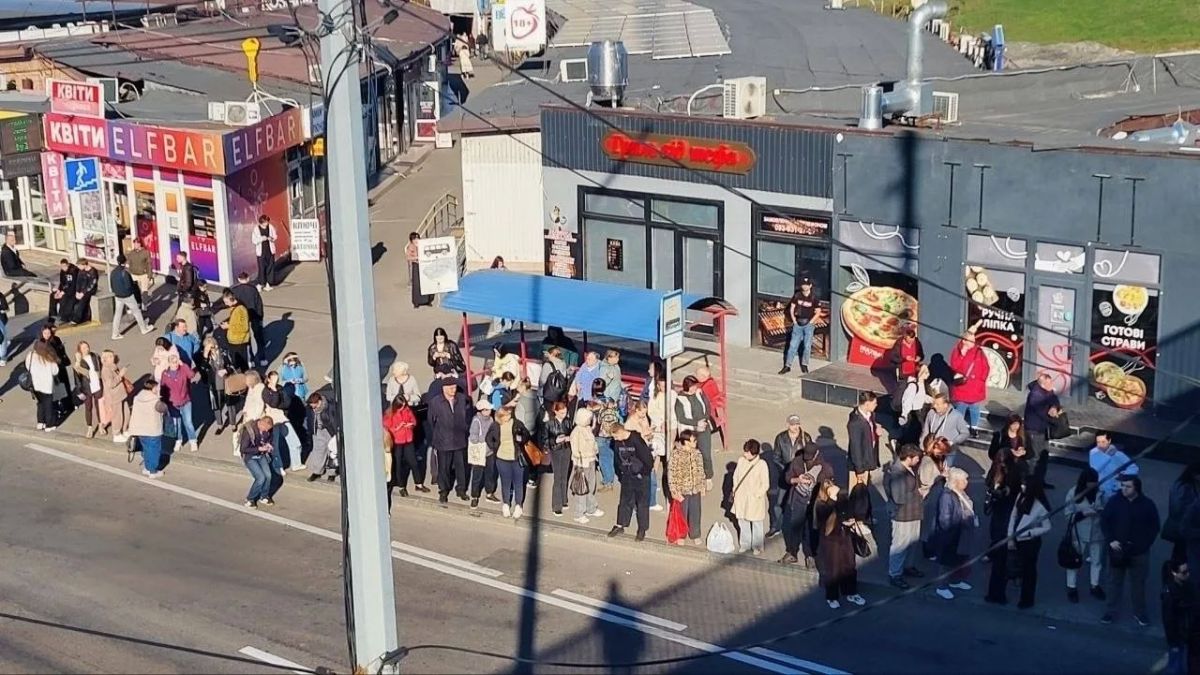 WarGonzo: Киев стоит в пробках после ударов по мостам WarGonzo: Киев стоит в пробках после ударов по мостам