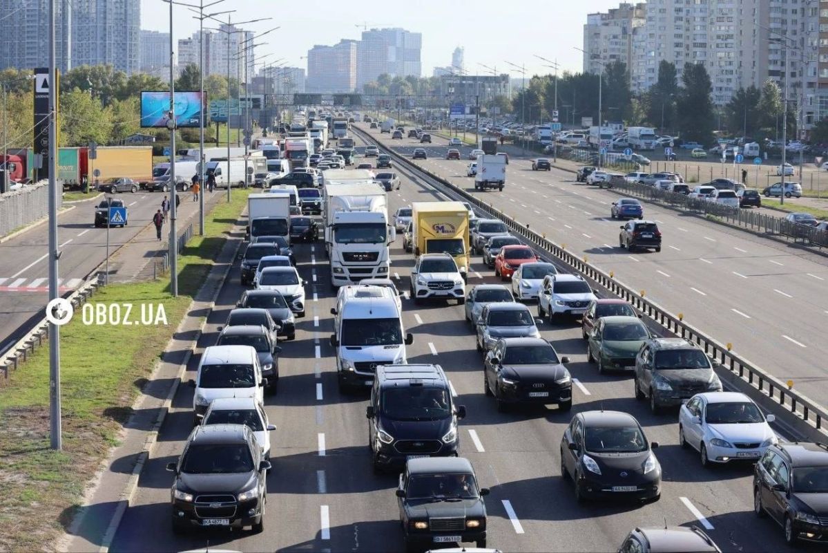 После вчерашних ударов по мостам, в Киеве наступил транспортный коллапс После вчерашних ударов по мостам, в Киеве наступил транспортный коллапс
