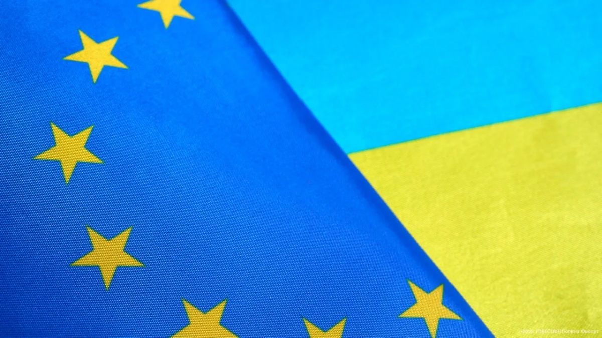 Украина не получит никаких привилегий и скидок для вступления в ЕС, заявила еврокомиссар по вопросам расширения Марта Кос