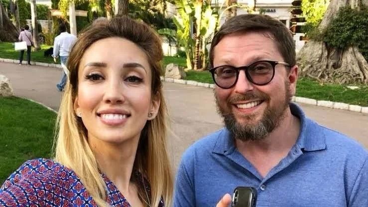 Пистолет, «Кайен» и 20 золотых пластин: в Испании возбудили дело украинского блогера Шария