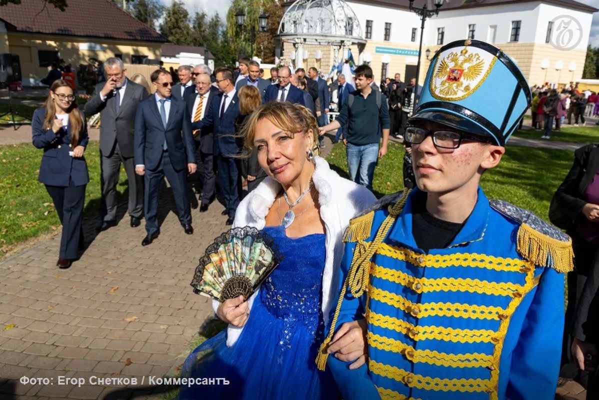 На коне истории: яркие кадры празднования 250-летия Хреновского конного завода под Воронежем На коне истории: яркие кадры празднования 250-летия Хреновского конного завода под Воронежем