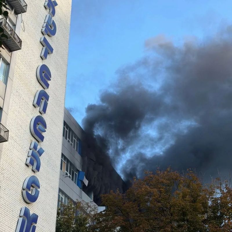 Дрон поразил объект связи в Днепропетровске Дрон поразил объект связи в Днепропетровске