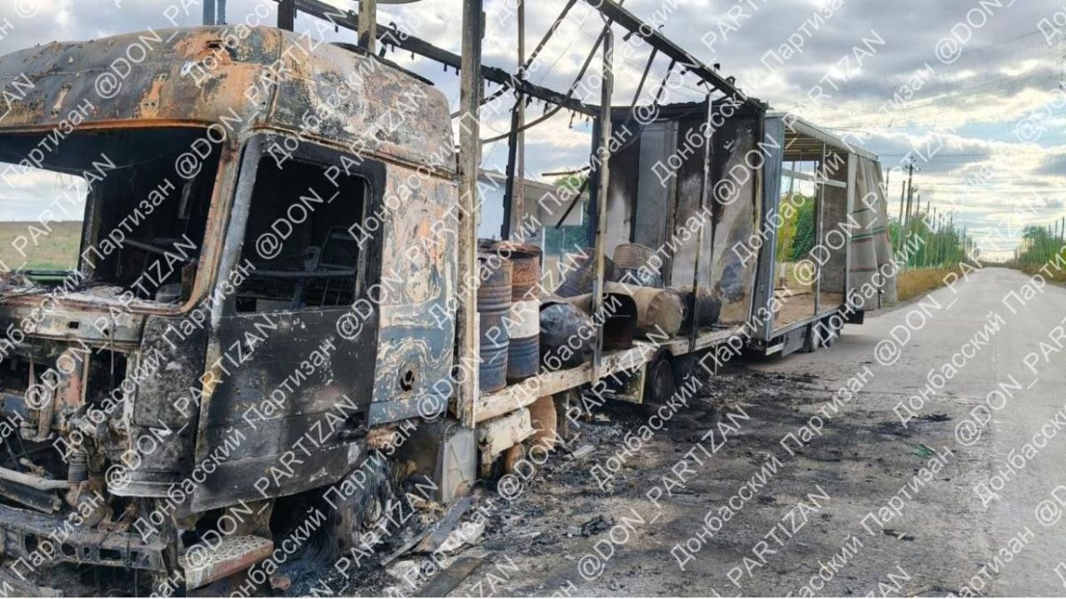 ВС РФ нанесли удары по военным грузовикам ВСУ на Украине ВС РФ нанесли удары по военным грузовикам ВСУ на Украине