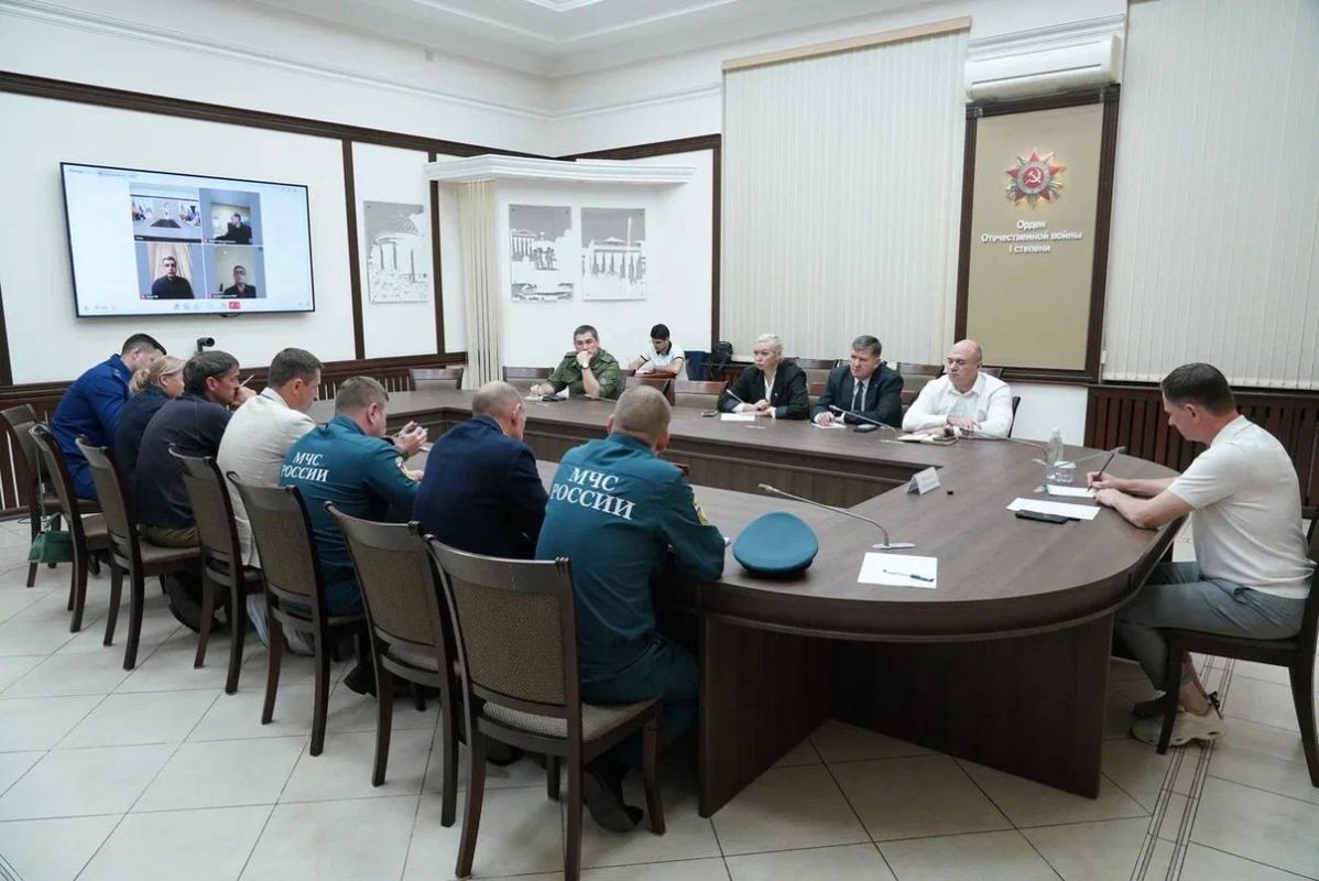 В Сочи временно ограничили доступ на морские набережные и пляжные территории из-за возгорания танкера "Афрамакс Рио", — мэр Прошунин