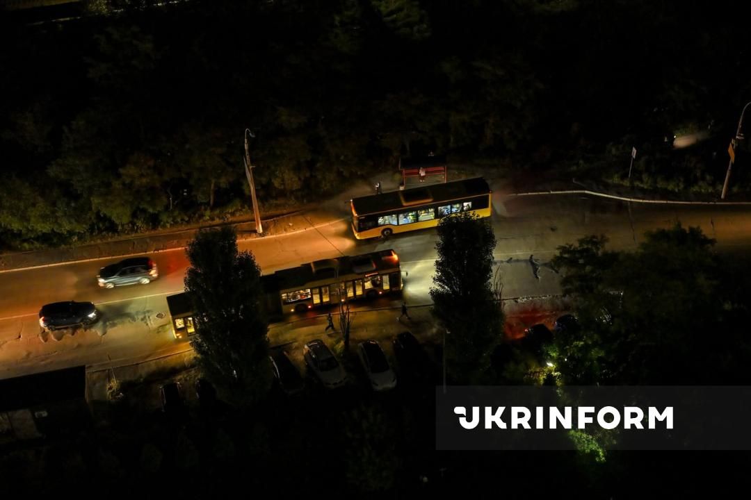 В Киеве начались отключения электричества по графикам и без, связанные в том числе с продолжающимися ударами по подстанциям, а население перемещается в метро на фоне предупреждений о будущем ночном ракетном ударе В Киеве начались отключения электричества по графикам и без, связанные в том числе с продолжающимися ударами по подстанциям, а население перемещается в метро на фоне предупреждений о будущем ночном ракетном ударе