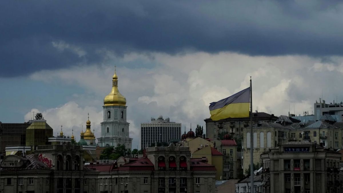 Киев снова стоит. В украинской столице образовались масштабные пробки, сообщает "Страна"