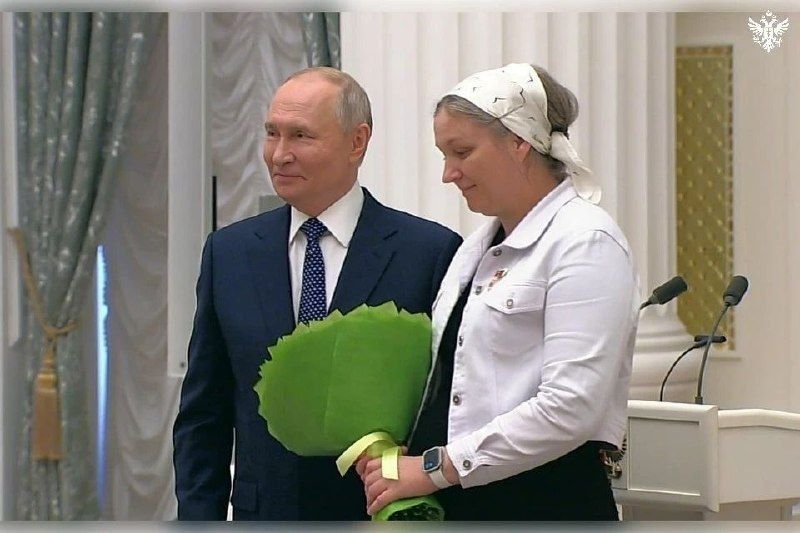 Александр Коц: Зеленский убил отца семейства, которое награждал Путин Александр Коц: Зеленский убил отца семейства, которое награждал Путин