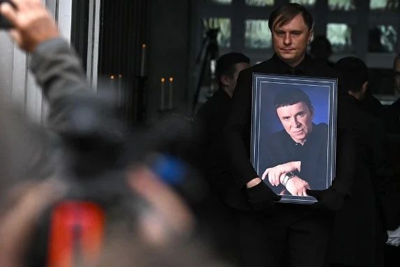 Никто из детей не приехал проститься с Анатолием Кашпировским Никто из детей не приехал проститься с Анатолием Кашпировским