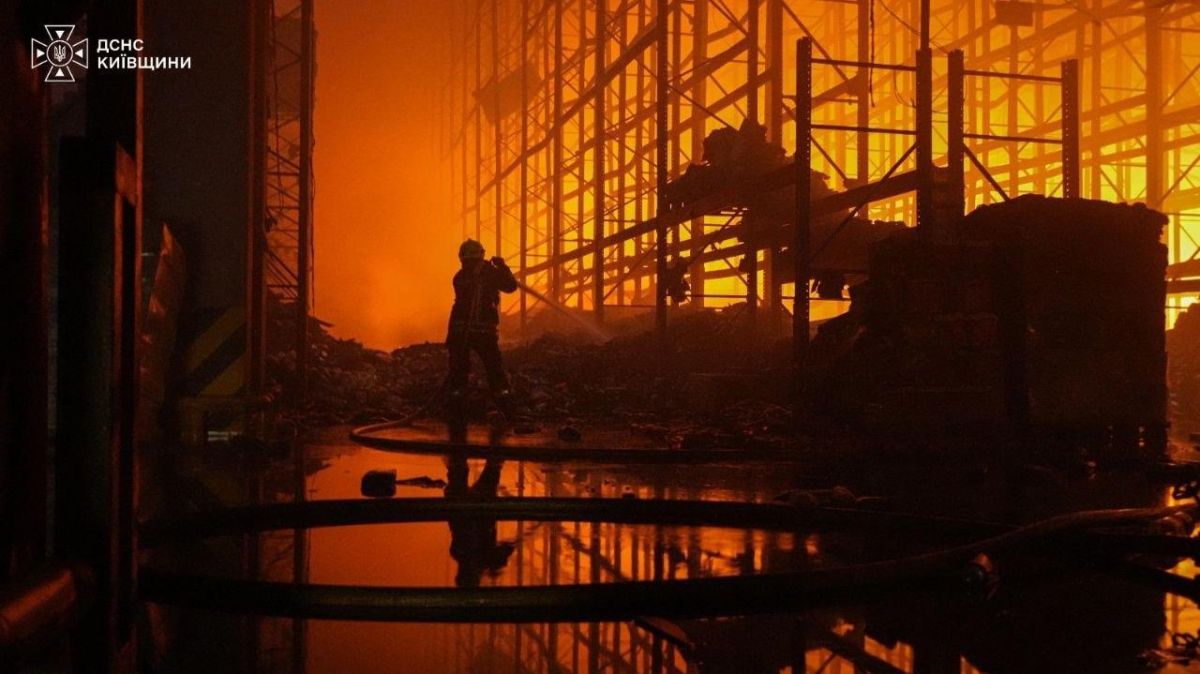 В Буче под Киевом вспыхнул крупный пожар после ударов российских «Гераней»