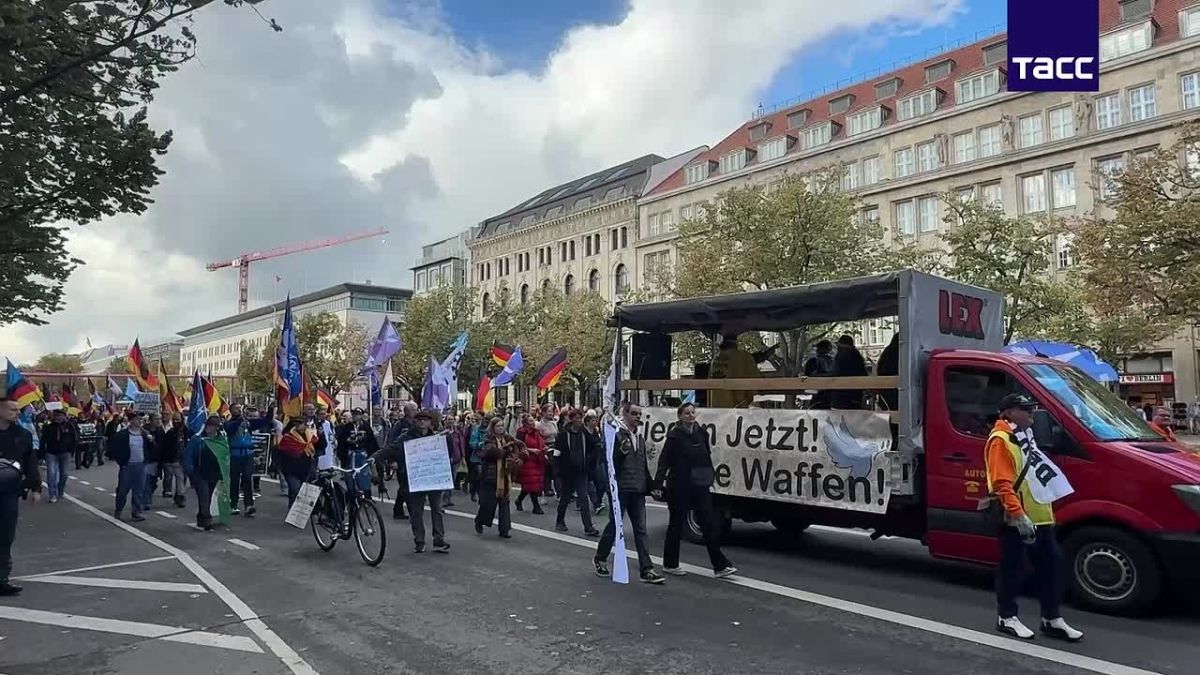В Берлине проходит демонстрация против правительства, передает корреспондент ТАСС