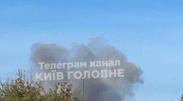 В Киеве поднимается дым