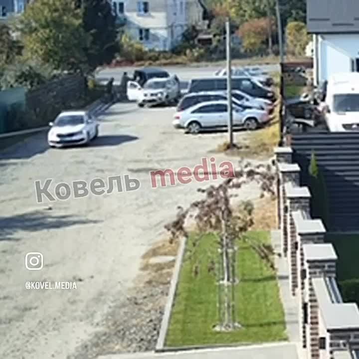 Тем временем, в Ковеле на Волыни людоловы сначала сбили велосипедиста, а затем силой запихали в подъехавший бус