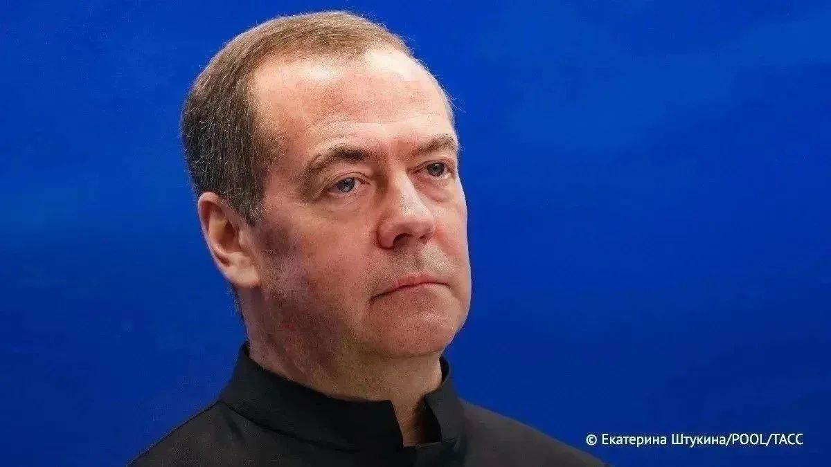 Победу в СВО приближают только военные и баллистика, а не слова Трампа с критикой Зеленского, заявил Медведев