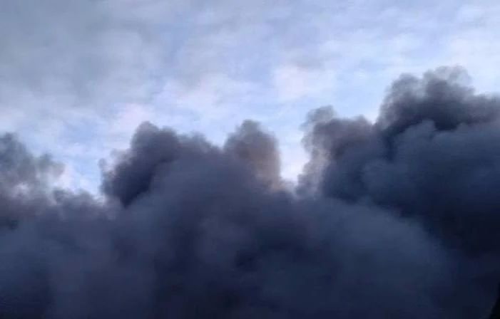 В Бучанском районе под Киевом прилёт по промышленному предприятию, бушует пожар, сообщают местные ТГ-каналы
