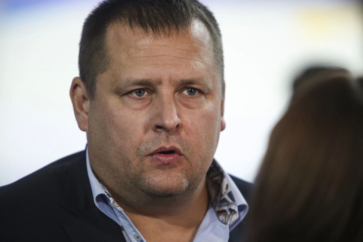 Мэр Днепропетровска бежал с Украины