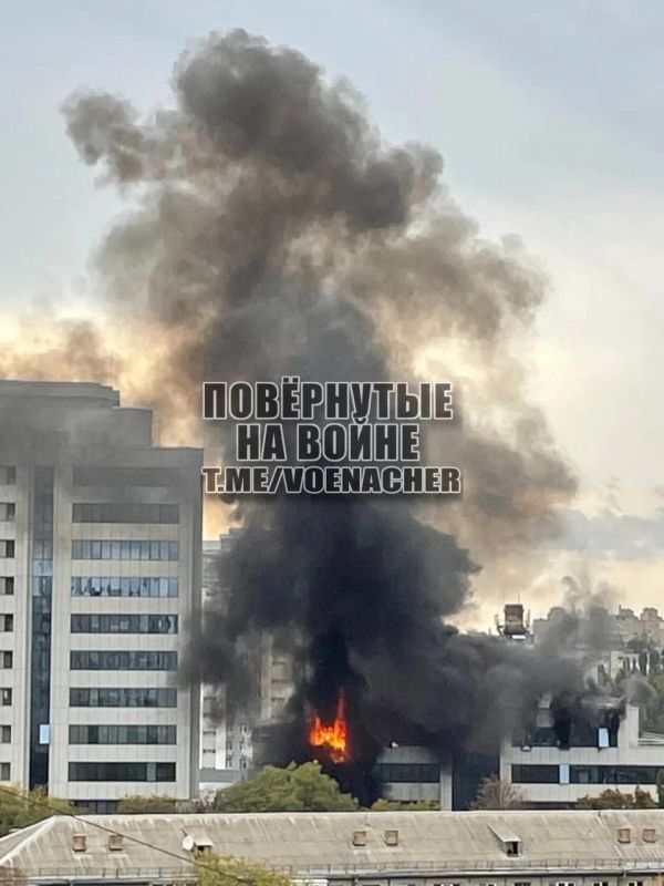 Кадры горящего дата-центра "Миратек-Групп" в Киеве Кадры горящего дата-центра "Миратек-Групп" в Киеве