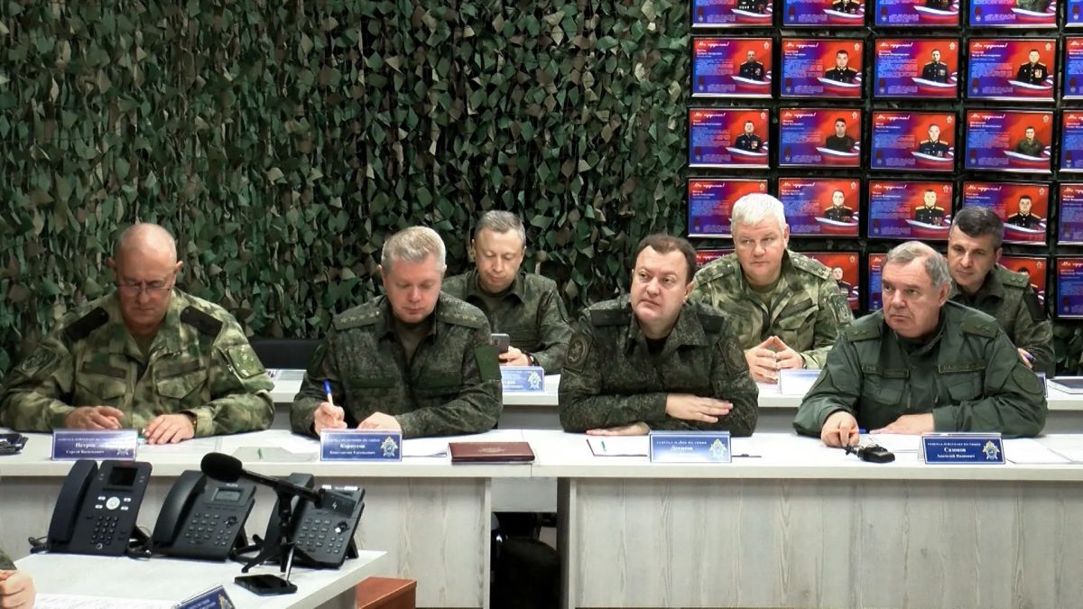 Председатель Следственного комитета России А.И. Бастрыкин провел совещание в Донецке Председатель Следственного комитета России А.И. Бастрыкин провел совещание в Донецке
