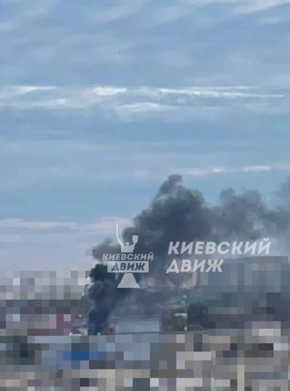 Горящие склады в Киеве после удара беспилотниками