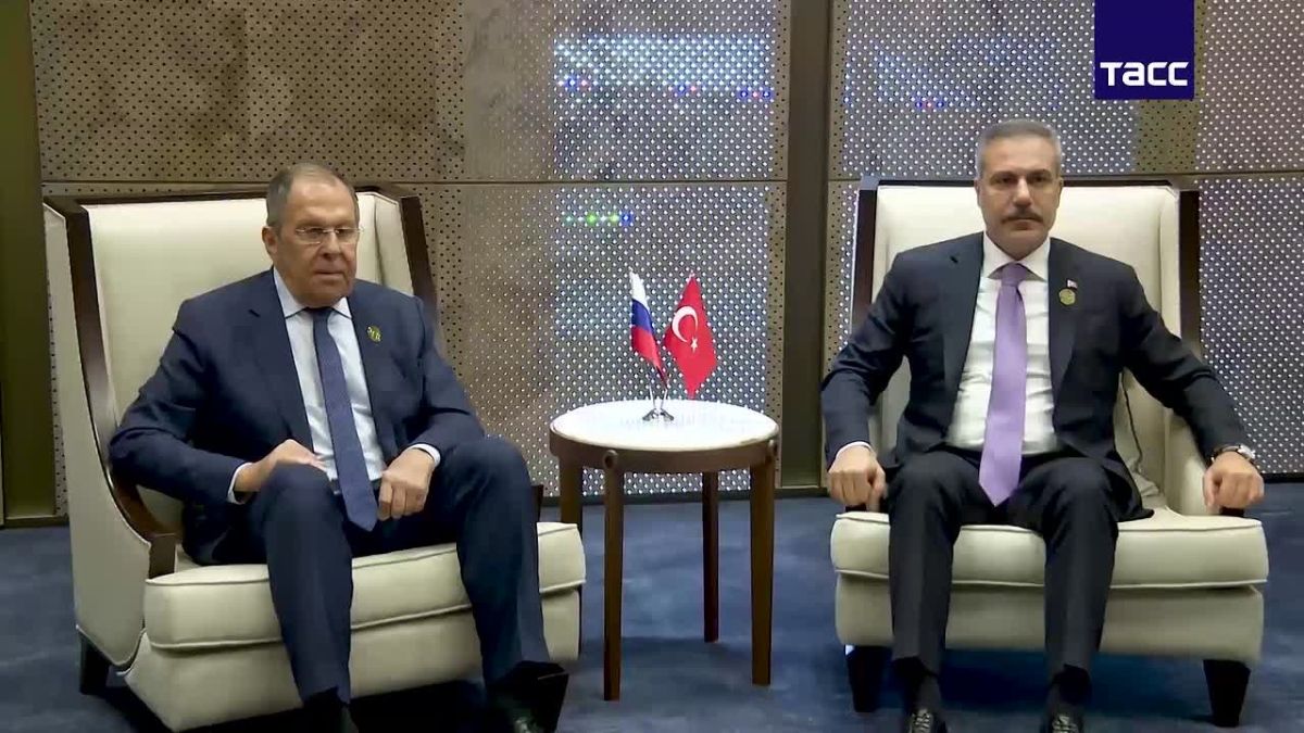 Лавров и Фидан обсудили торгово-экономическое и энергетическое сотрудничество с акцентом на ход реализации ключевых проектов, сообщили в МИД РФ