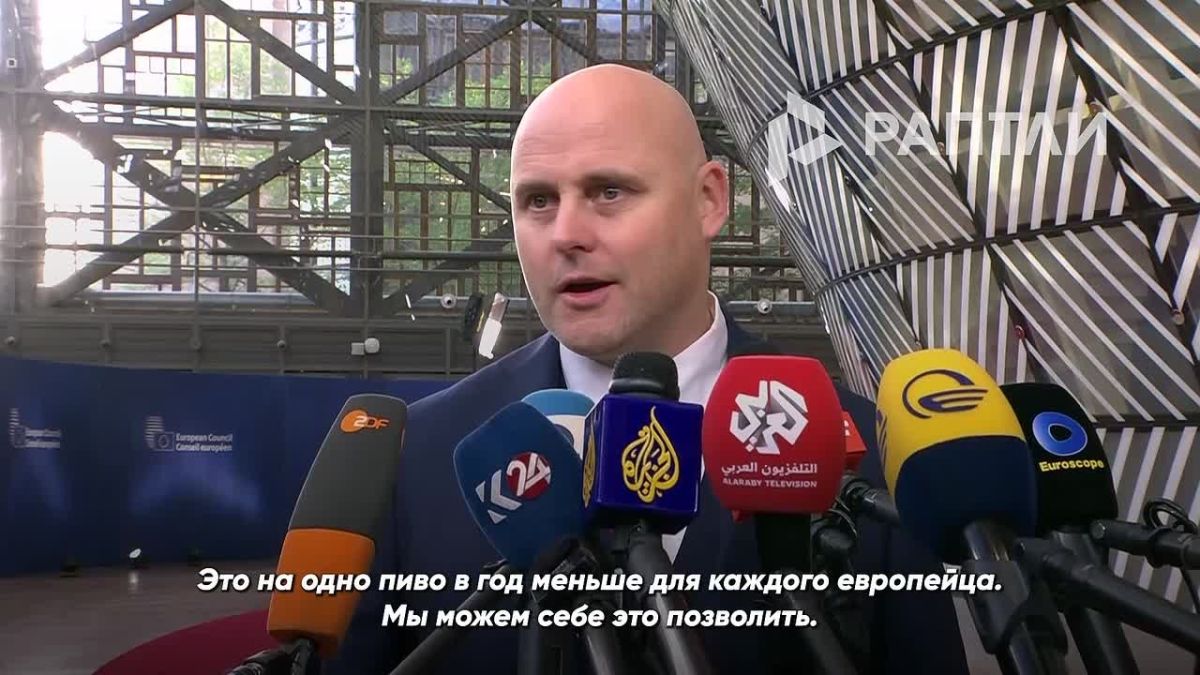 «Мы пьем меньше пива — их жизни спасены»: премьер Латвии Кулбергс призвал европейцев отказаться от пива ради Украины