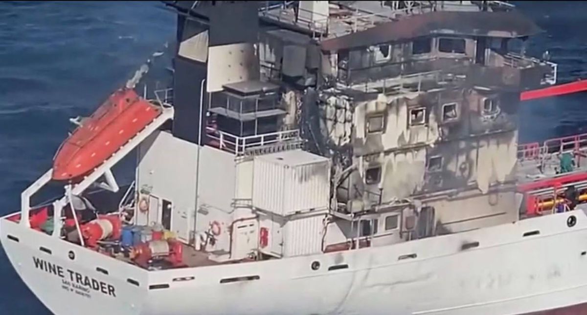 Румыния возобновила поиски семи моряков, пропавших без вести с химического танкера Wine Trader под флагом Сан-Марино, который в четверг утром был атакован беспилотником в Черном море, сообщает Reuters