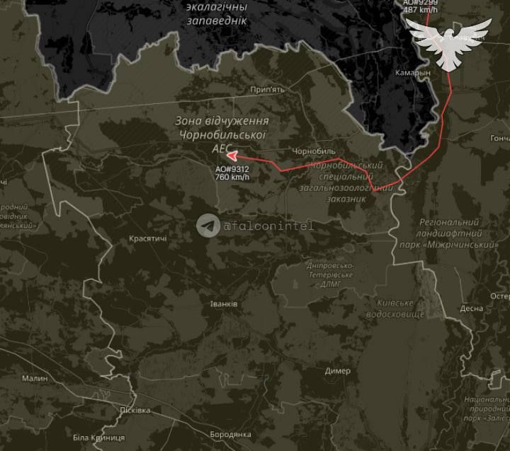 Как сообщают украинские ресурсы, Россия, возможно, модернизировала свои ударные беспилотники большой дальности "Герань-5", увеличив их скорость до 800 км/ч, что делает их значительно быстрее, чем раньше