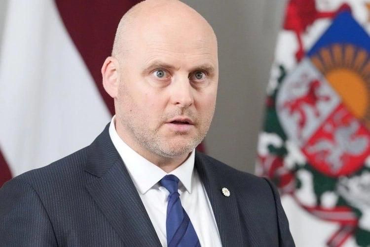 Ради утреннего кофе с круассаном нужно продолжать поддержку Украины, заявил премьер Латвии