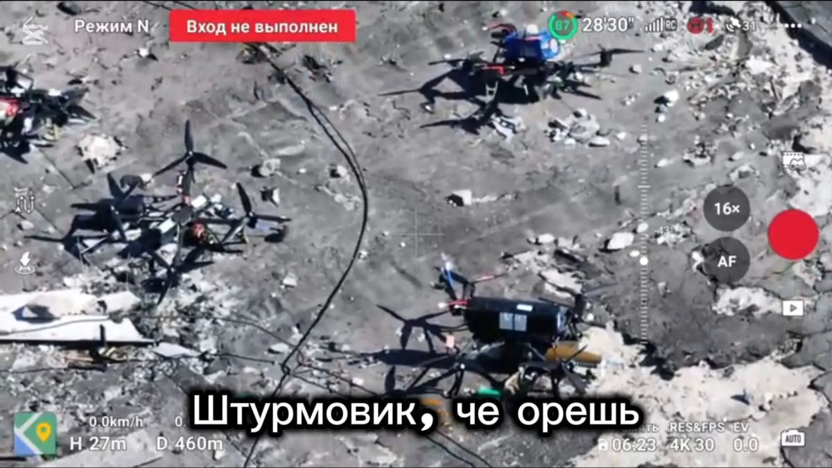 Больше 10 украинских FPV-ждунов на крыше школы села Комар, где сейчас группировка ДШВ Украины активно контратакует позиции ГВ "Восток" Больше 10 украинских FPV-ждунов на крыше школы села Комар, где сейчас группировка ДШВ Украины активно контратакует позиции ГВ "Восток"