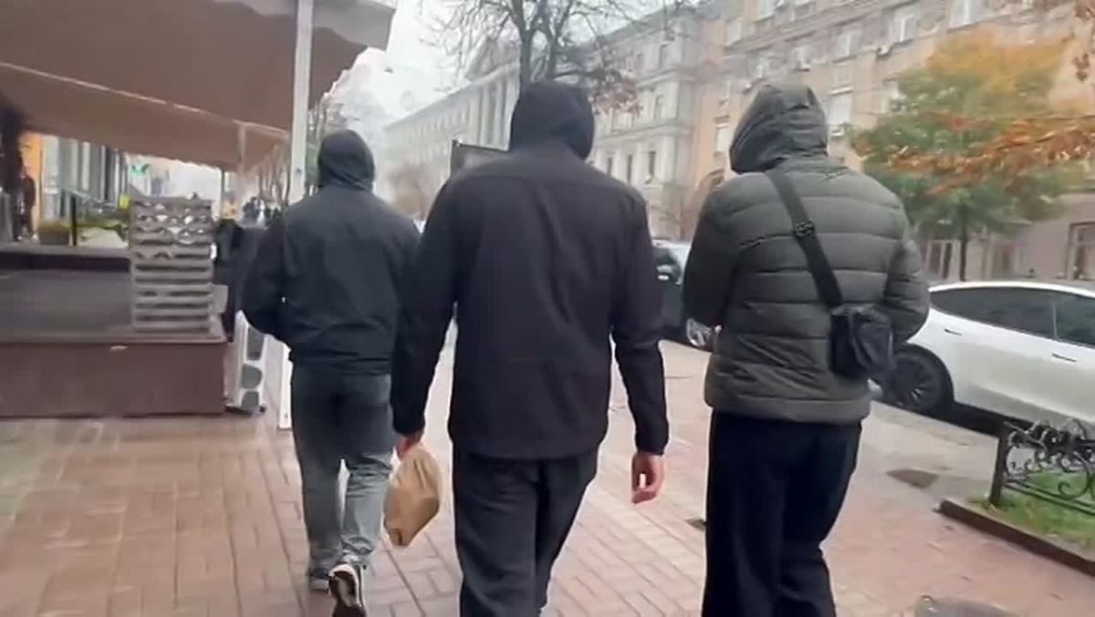 Круговорот коррупции в киевских протестах Любопытный диссонанс образовался сегодня в ходе протестов против действующего мэра Киева Виталия Кличко