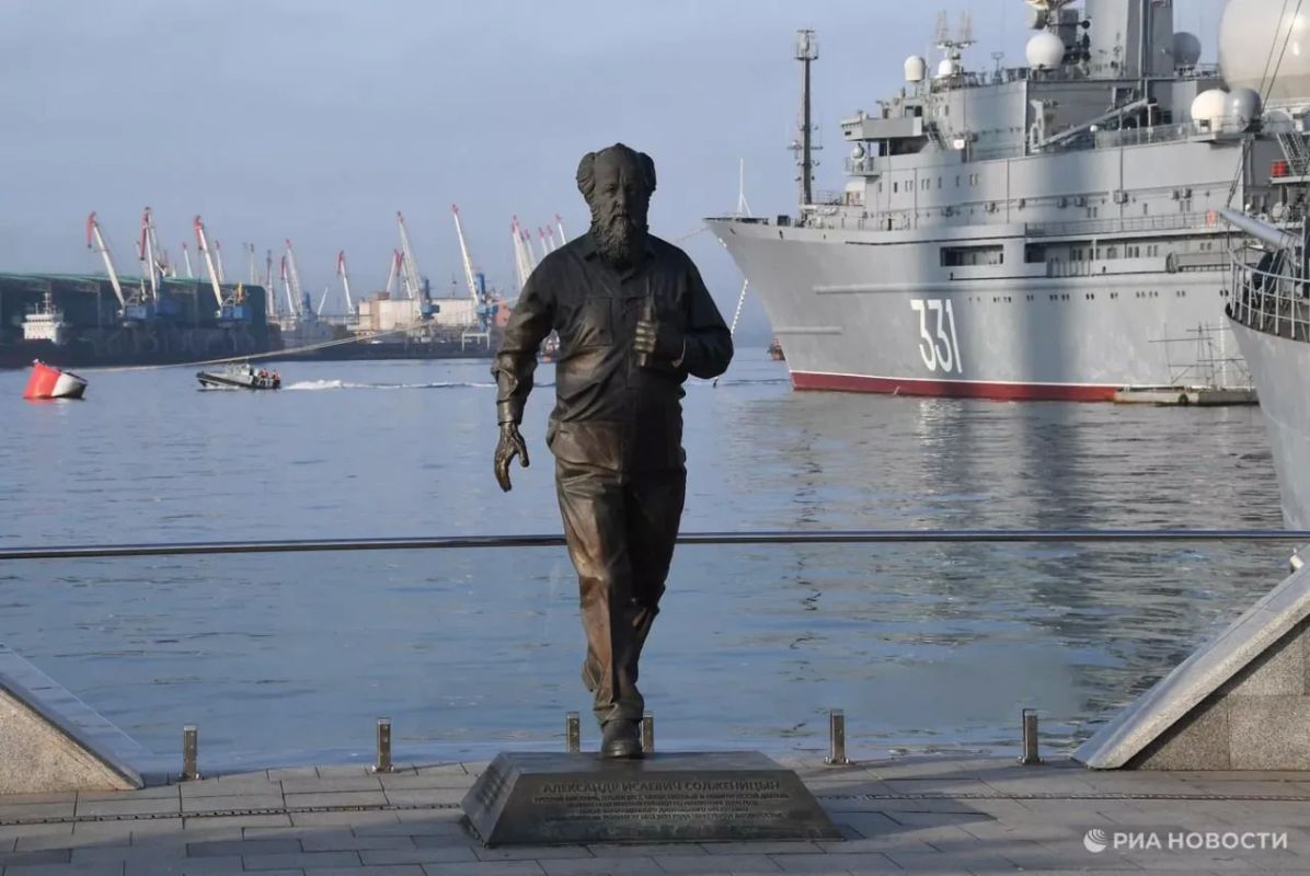 Новости к этому часу:. Во Владивостоке убрали из центра города памятник Солженицыну — он 10 лет простоял на Корабельной набережной Новости к этому часу:. Во Владивостоке убрали из центра города памятник Солженицыну — он 10 лет простоял на Корабельной набережной