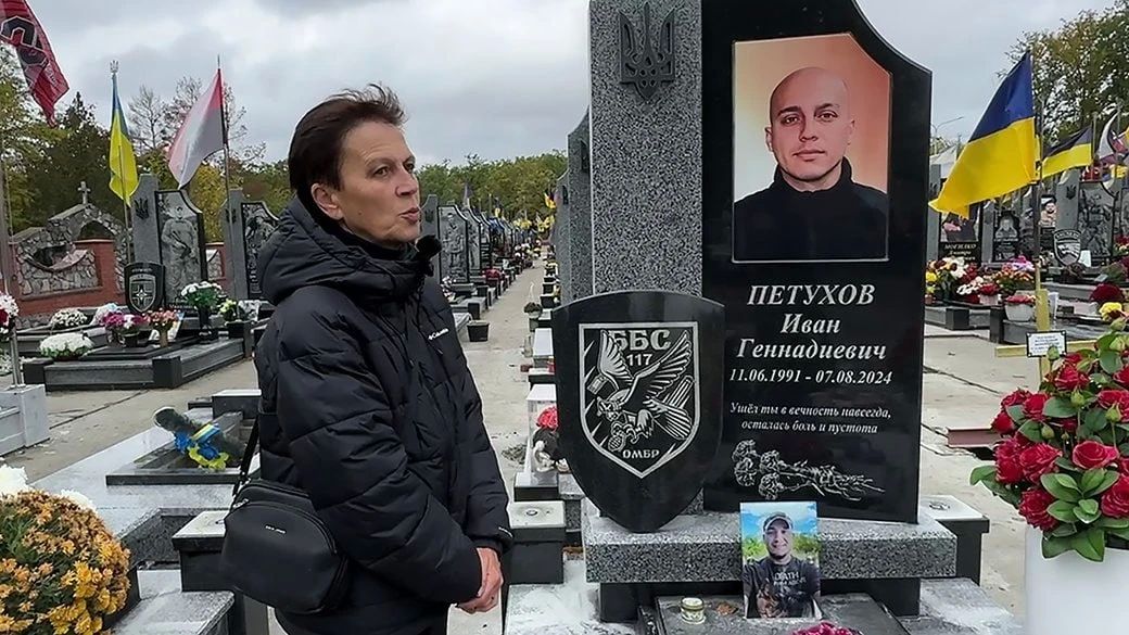 Украина плюет на свои же могилы: теперь воюют даже с надгробиями