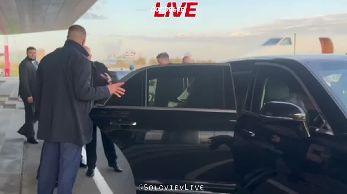 Новые кадры, как Стив Уиткофф и Кирилл Дмитриев покидают аэропорт Пулково в Санкт-Петербурге