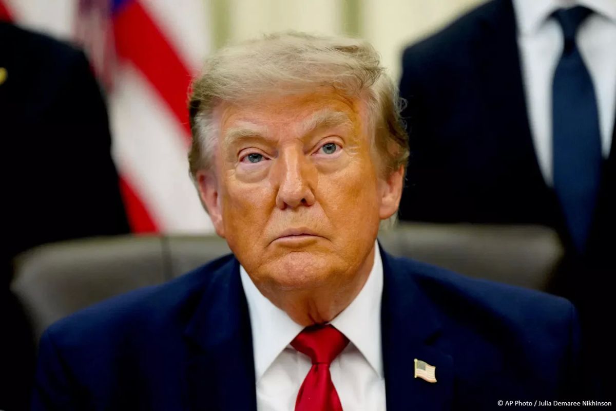Трамп заявил, что не знает, кто ограничил Starlink для Украины
