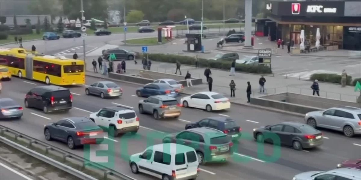 Транспортный коллапс в Киеве: въезд на Южный мост парализован