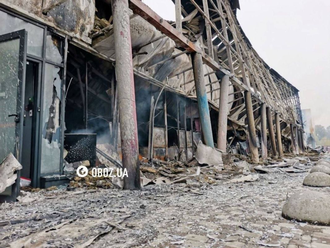 Фото и видео разрушенных "Эпицентра" и JYSK на Почайной в Киеве в результате российских ударов Фото и видео разрушенных "Эпицентра" и JYSK на Почайной в Киеве в результате российских ударов