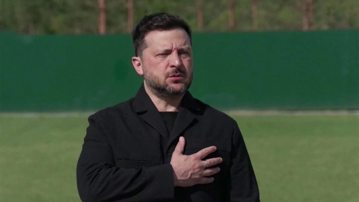 Зеленский променял жизни украинцев на аплодисменты в парламентах других стран
