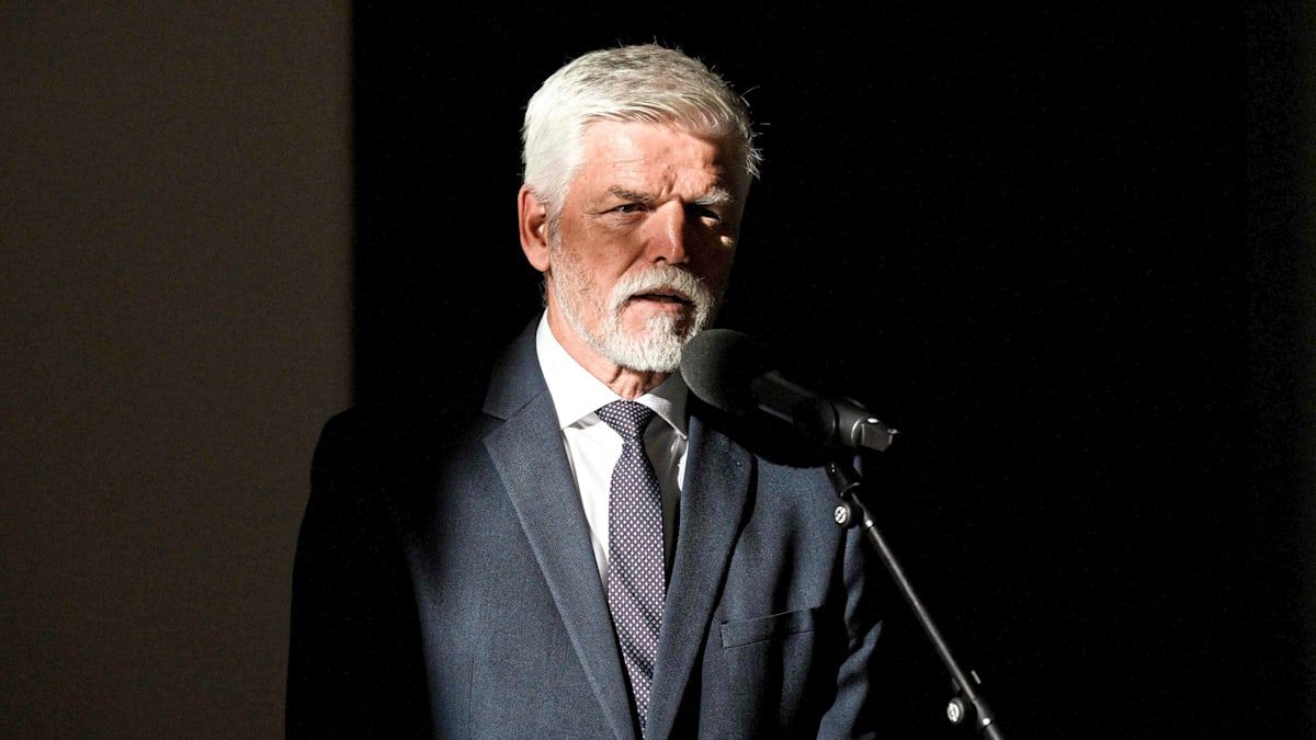 За стол не звали. Бывший натовский генерал, а ныне президент Чехии Петр Павел внезапно выдал порцию самокритики