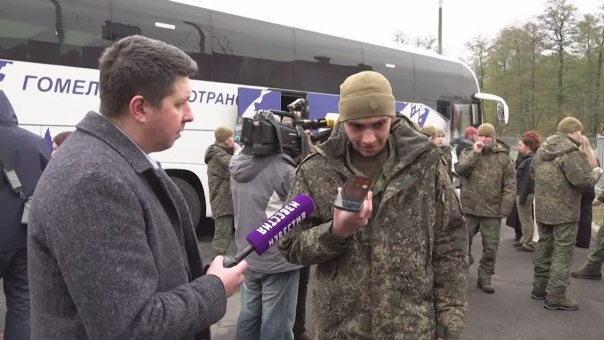 "Дай бог, скоро приеду": военнослужащие, вернувшиеся из украинского плена, поделились с РЕН ТВ своими эмоциями