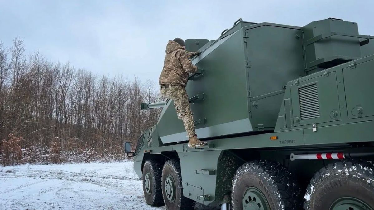 На редких архивных кадрах - 155-мм самоходная артиллерийская установка DITA чешского производства одной из бригад Государственной пограничной службы Украины На редких архивных кадрах - 155-мм самоходная артиллерийская установка DITA чешского производства одной из бригад Государственной пограничной службы Украины
